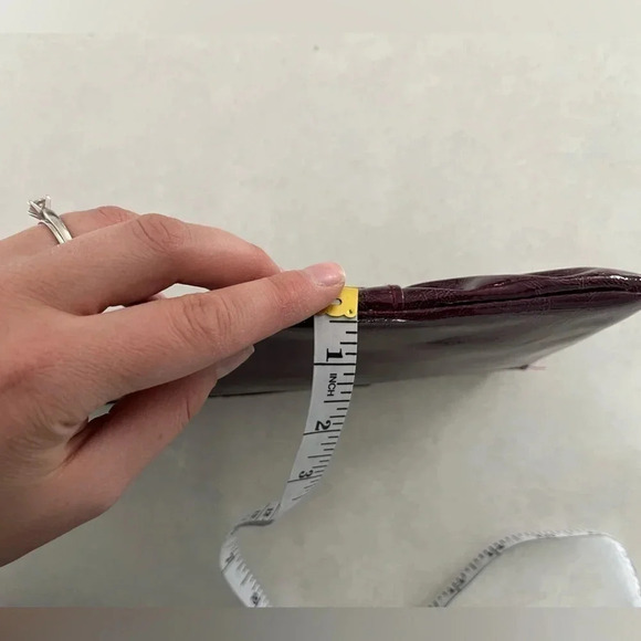 Giannini/ Clutch/ Burgundy faux leather and metal ring detail - Picture 4 of 8